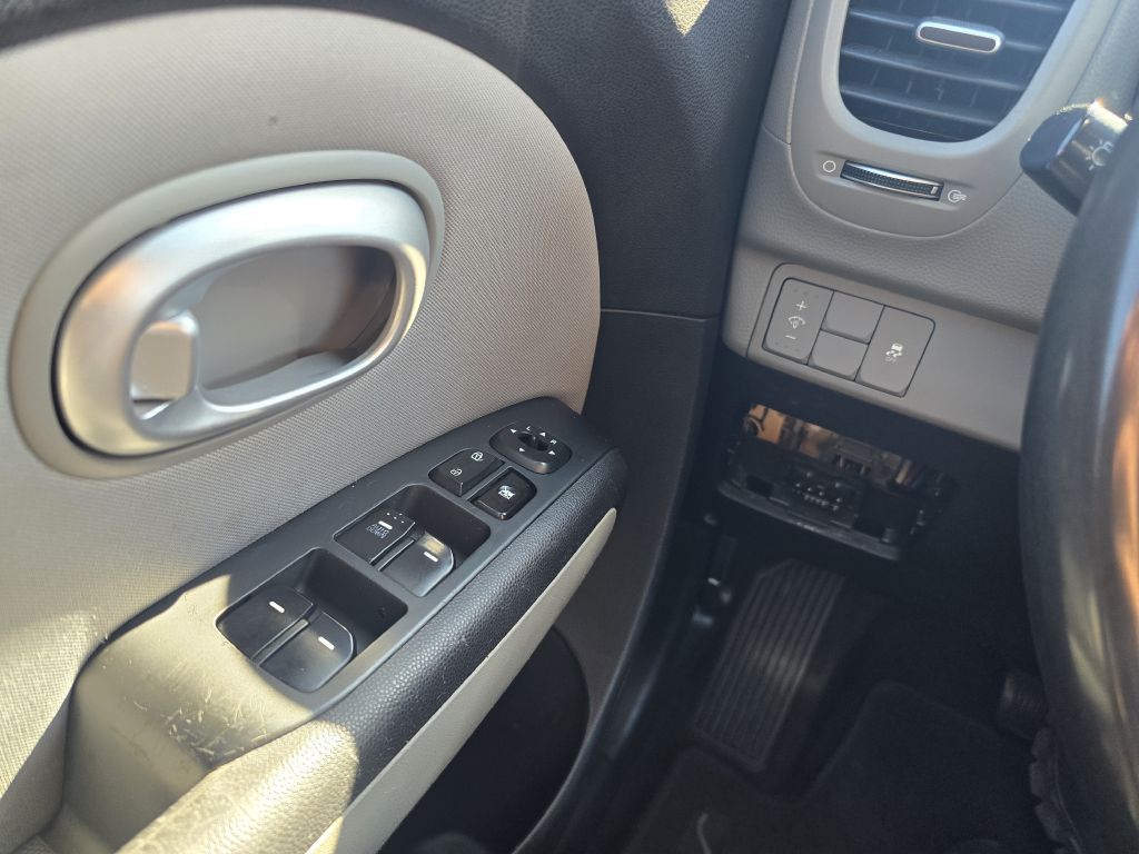 Photo 16 of this KIA SOUL