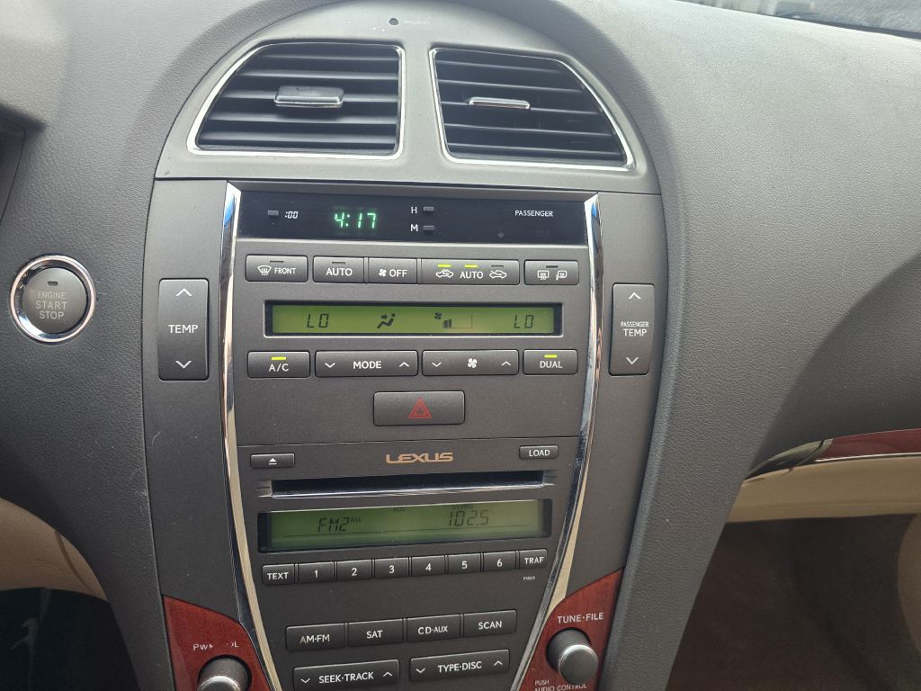 Photo 10 of this LEXUS ES