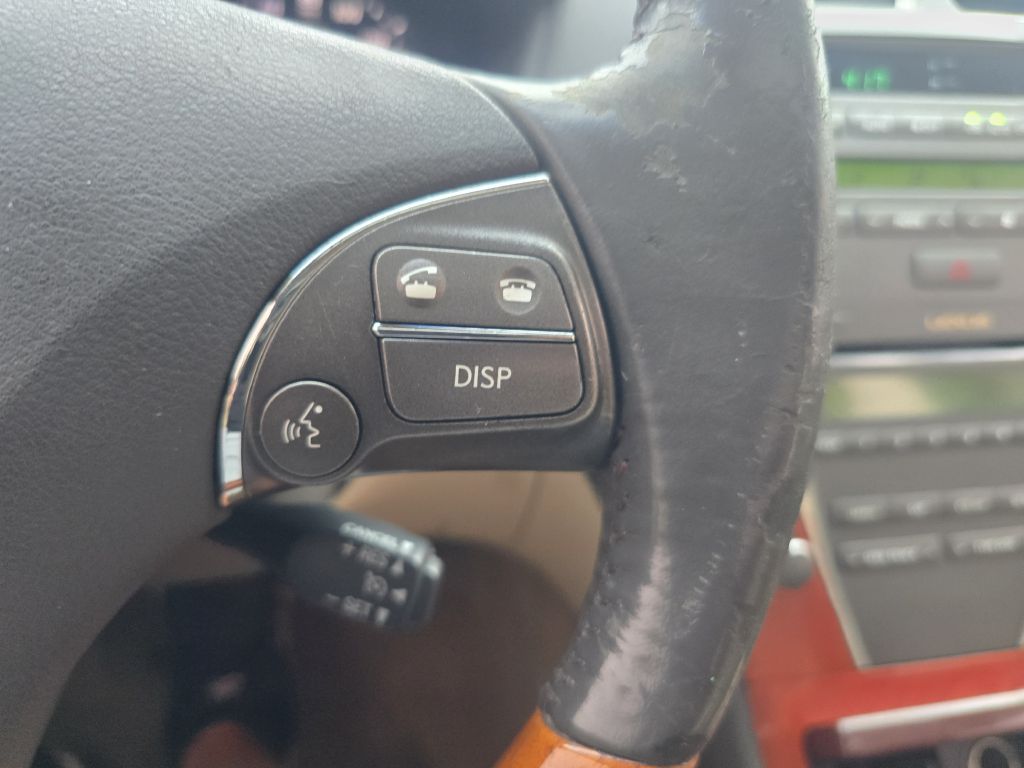 Photo 12 of this LEXUS ES