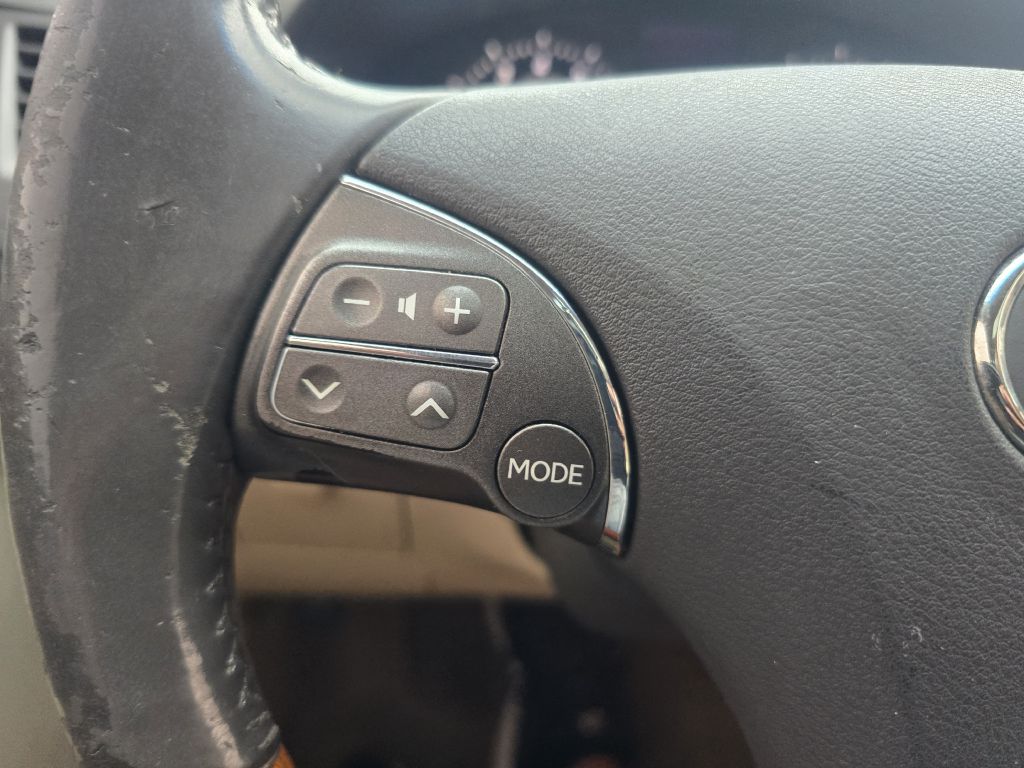 Photo 13 of this LEXUS ES