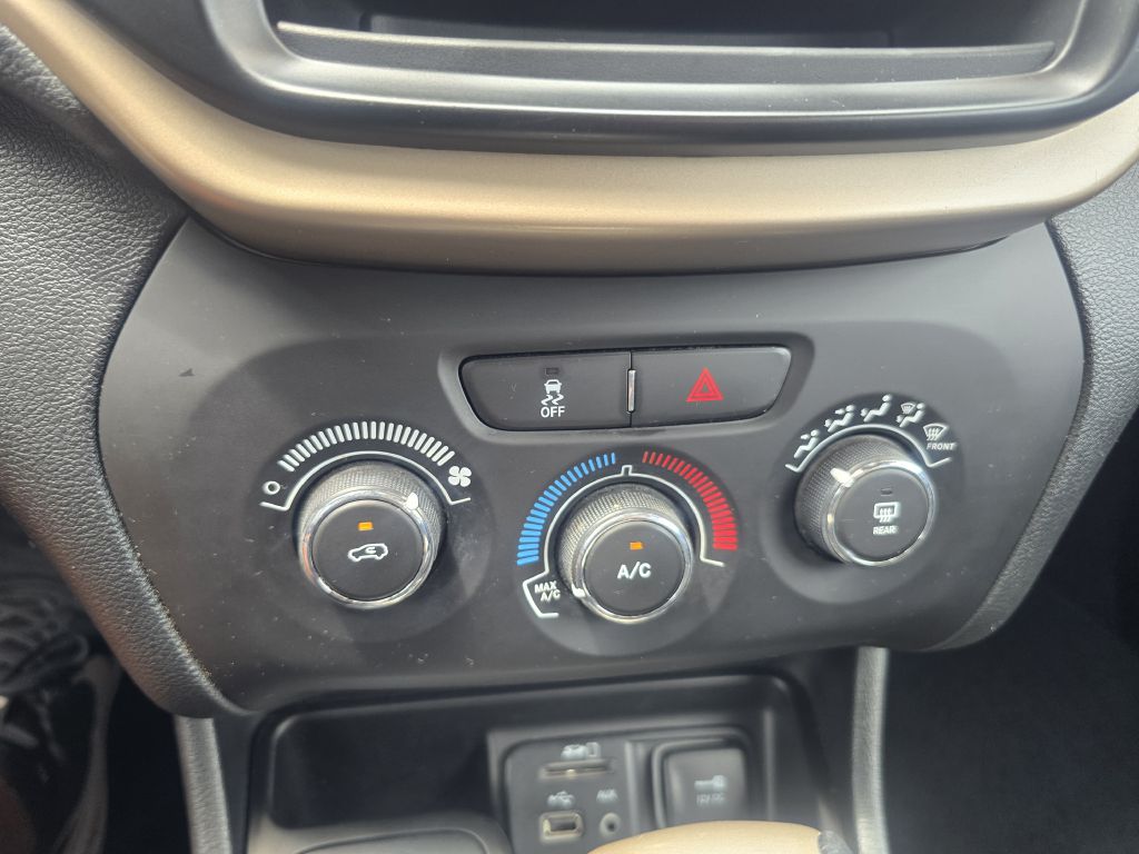 Photo 12 of this JEEP CHEROKEE