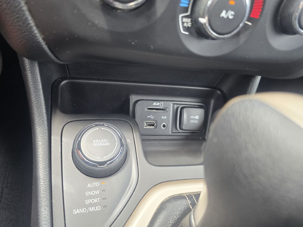 Photo 13 of this JEEP CHEROKEE