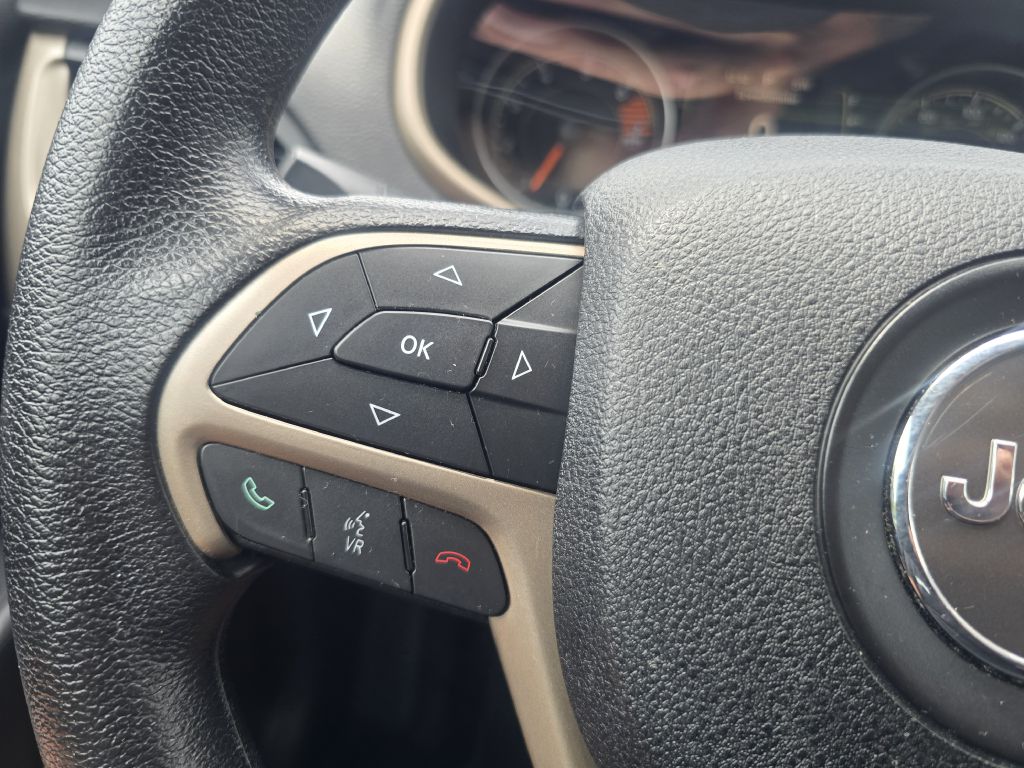 Photo 15 of this JEEP CHEROKEE