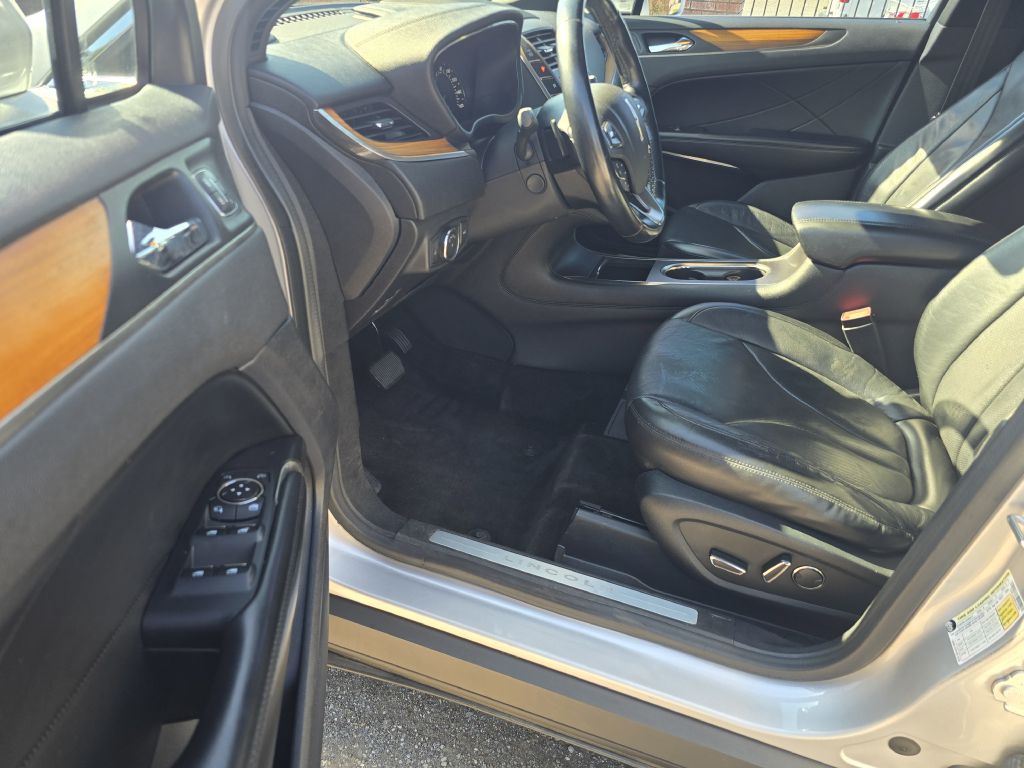 Photo 7 of this LINCOLN MKC