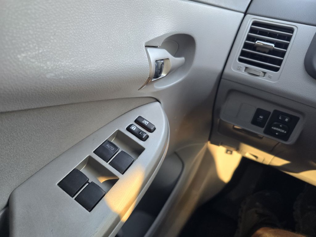 Photo 14 of this TOYOTA COROLLA