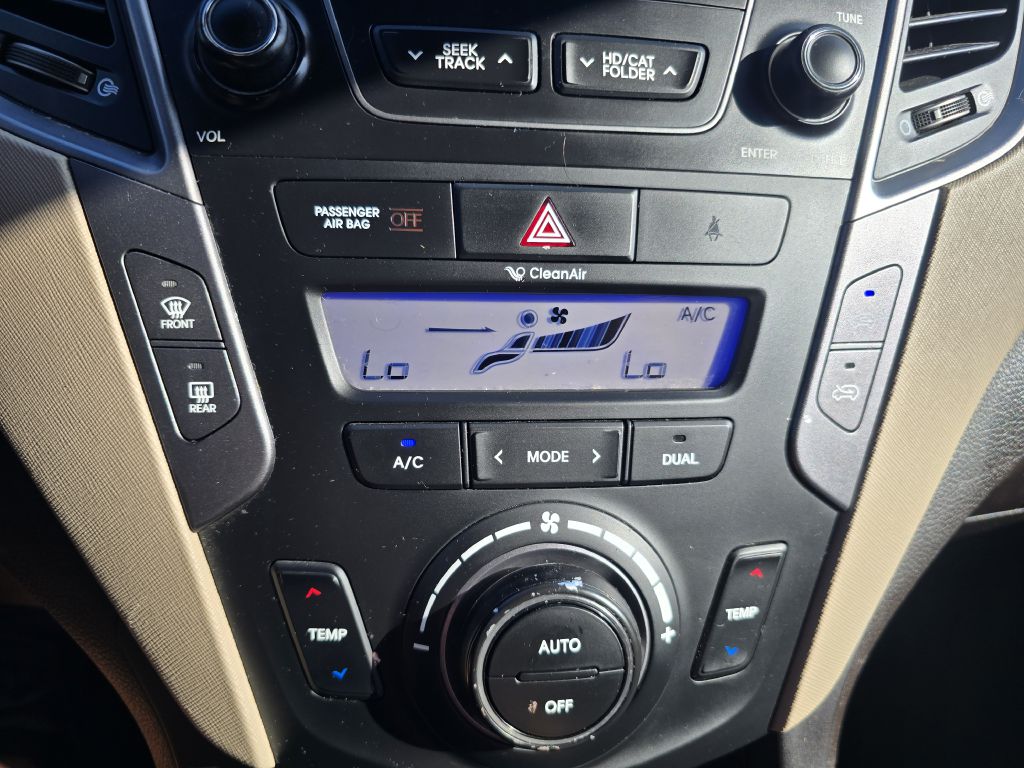 Photo 12 of this HYUNDAI SANTA FE SPORT