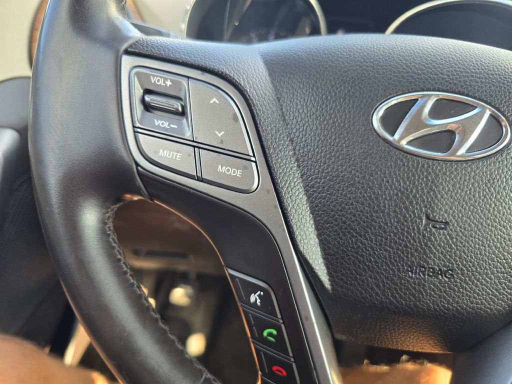 Photo 16 of this HYUNDAI SANTA FE SPORT