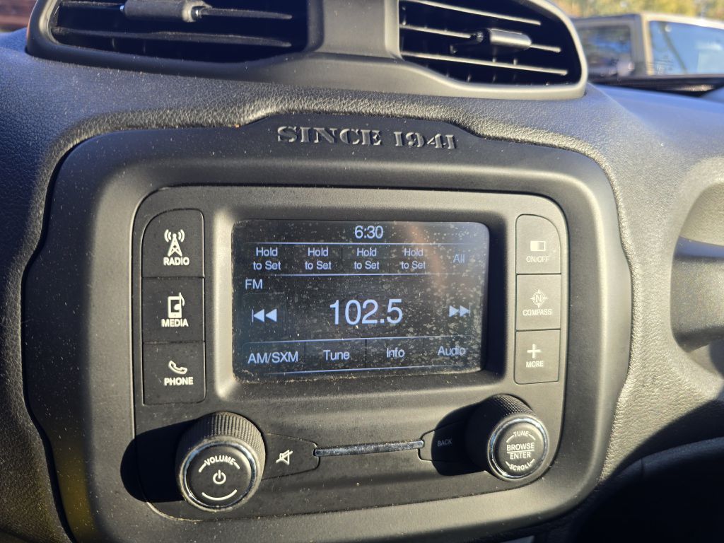 Photo 11 of this JEEP RENEGADE