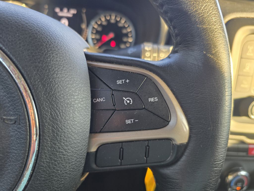Photo 15 of this JEEP RENEGADE
