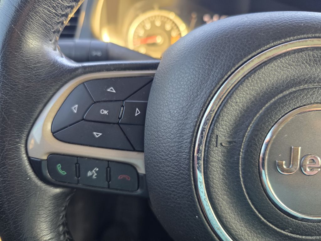 Photo 16 of this JEEP RENEGADE