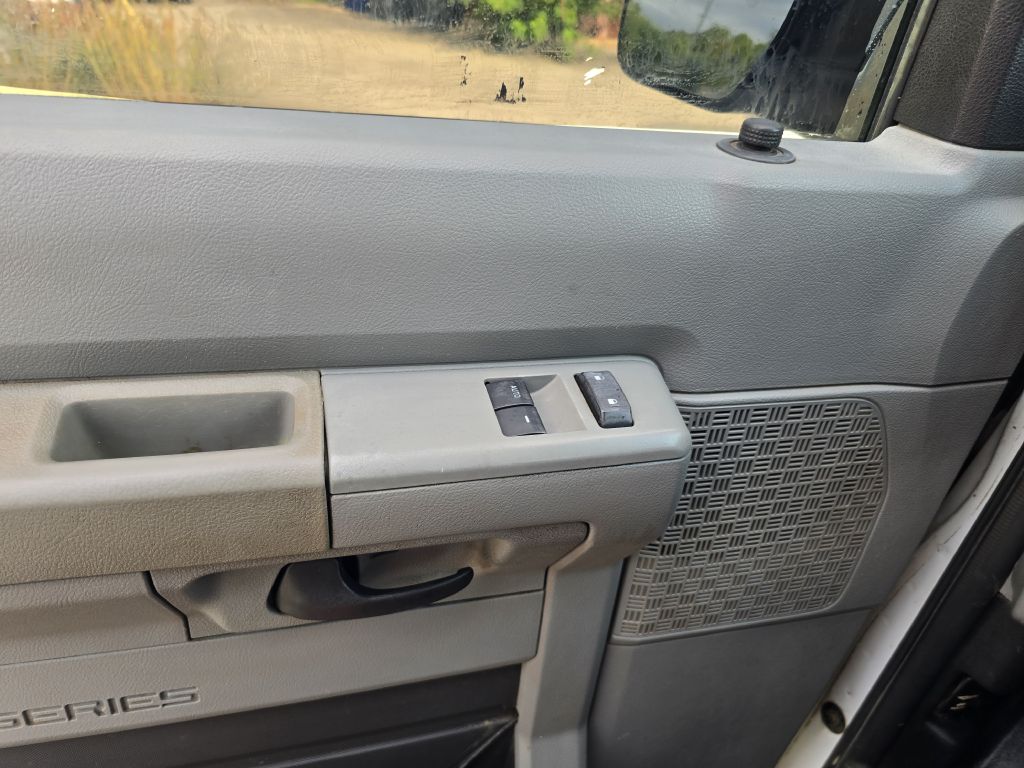 Photo 16 of this FORD ECONOLINE