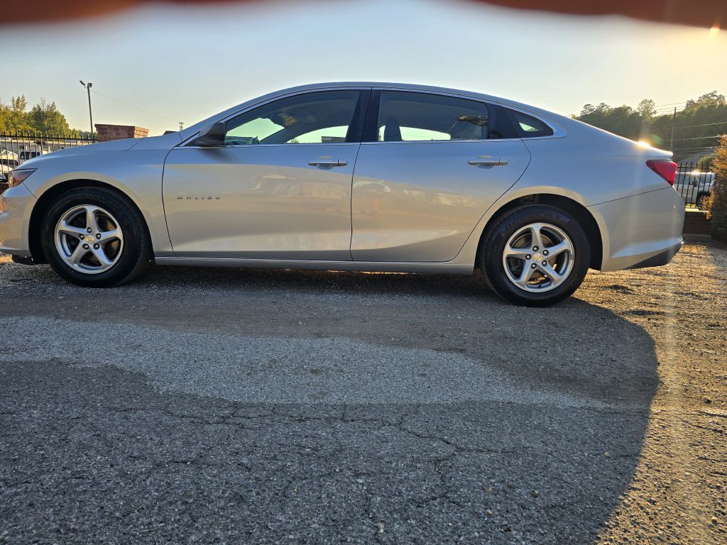 Photo 3 of this CHEVROLET MALIBU