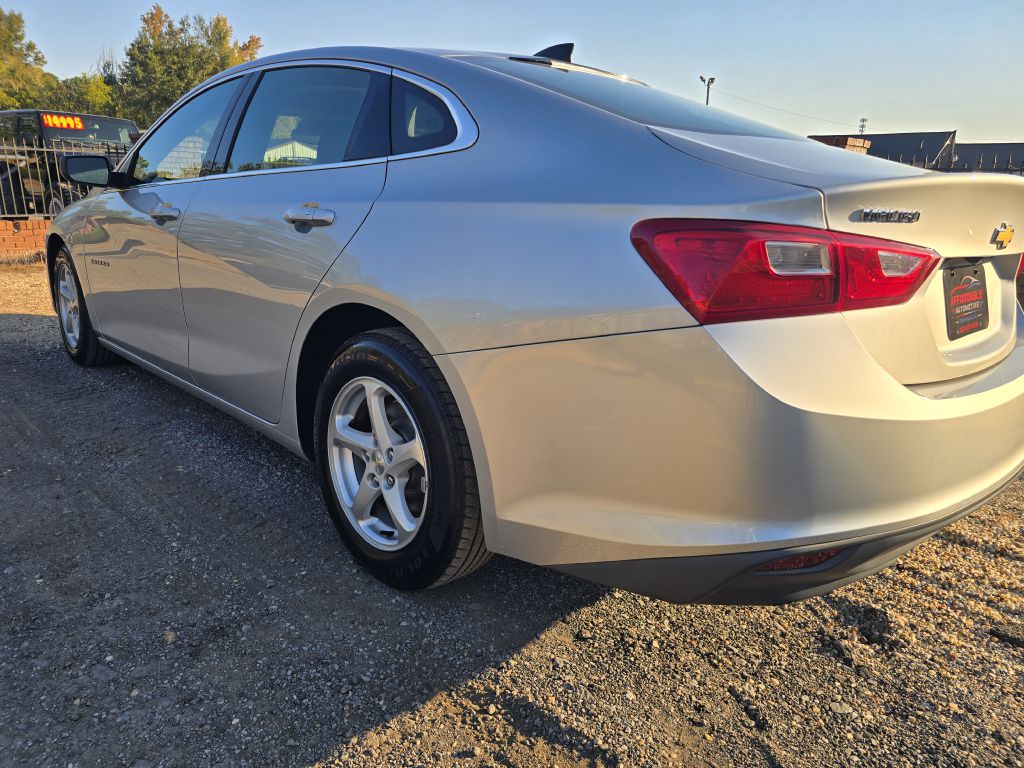 Photo 4 of this CHEVROLET MALIBU