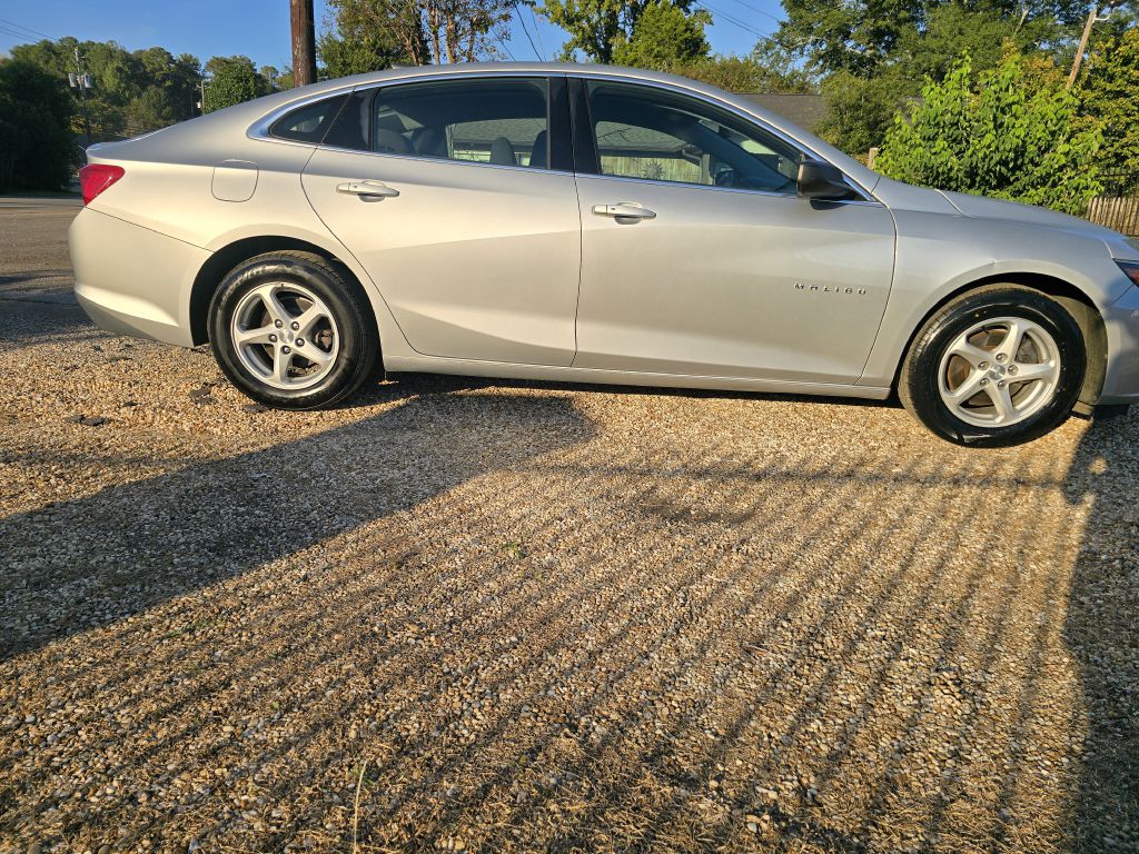 Photo 6 of this CHEVROLET MALIBU
