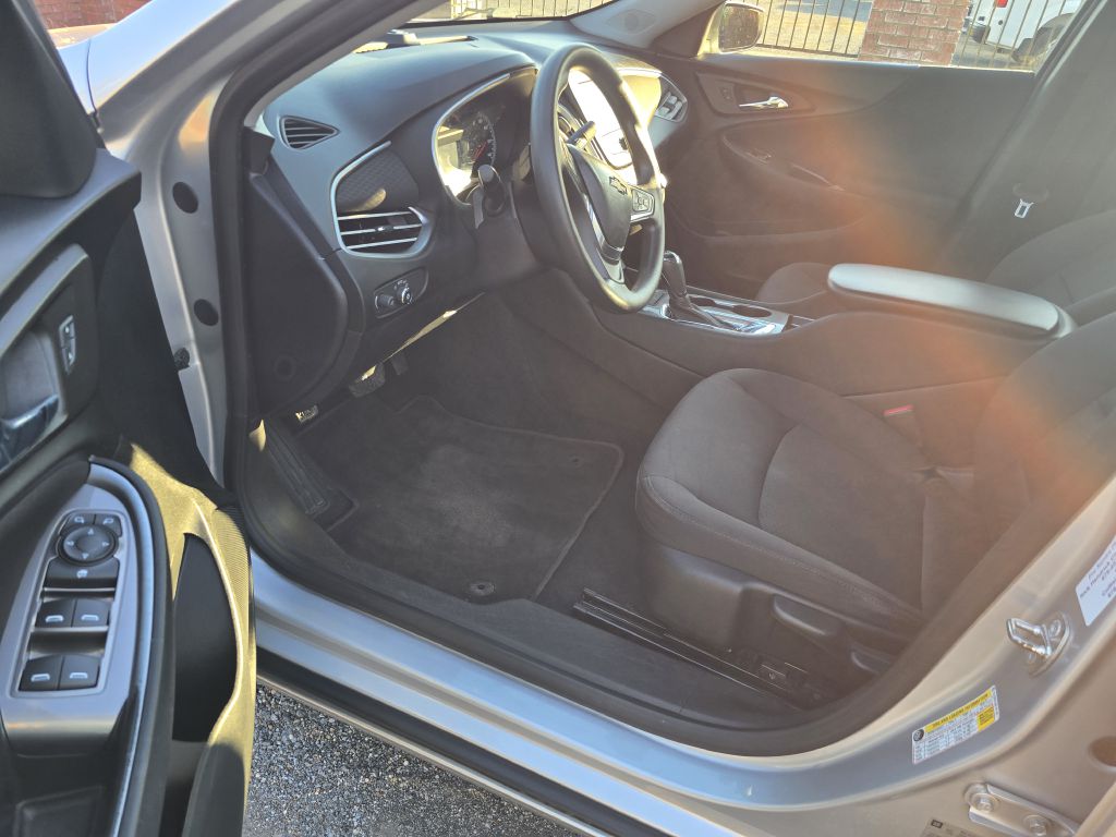 Photo 8 of this CHEVROLET MALIBU