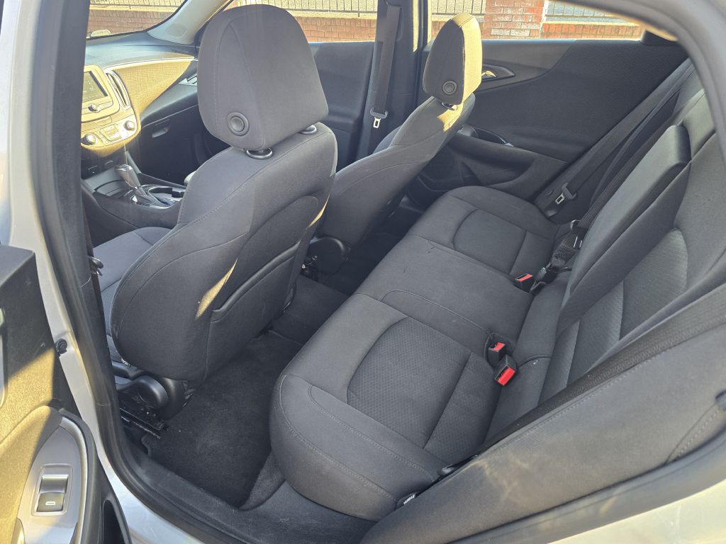 Photo 9 of this CHEVROLET MALIBU