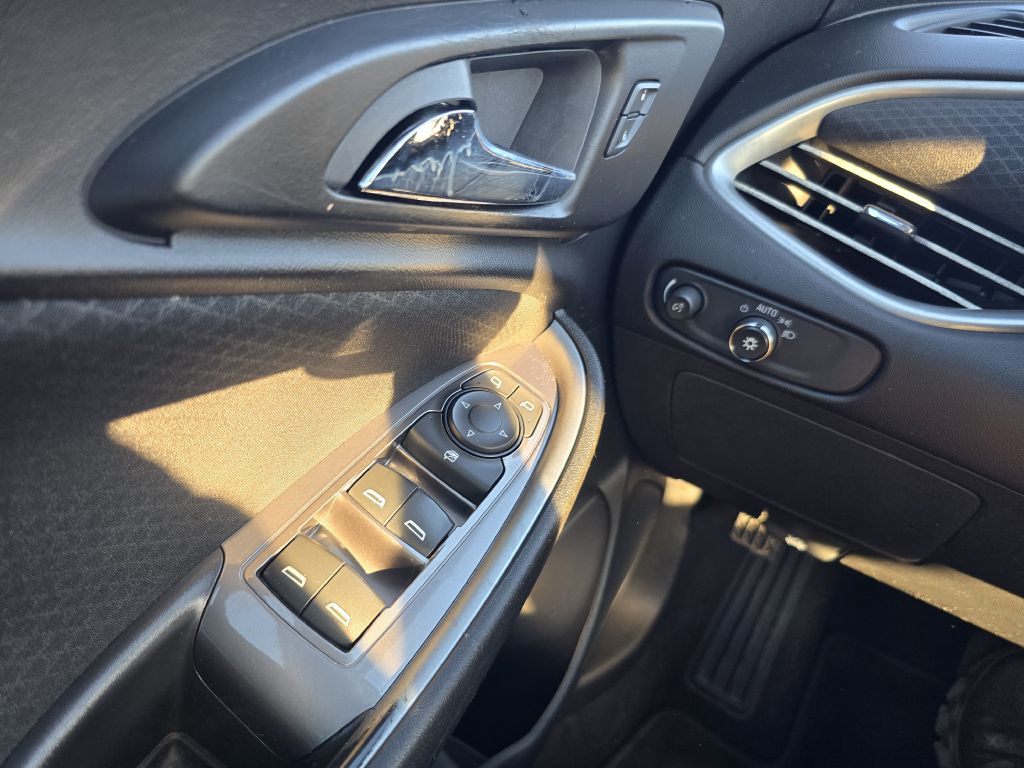 Photo 16 of this CHEVROLET MALIBU