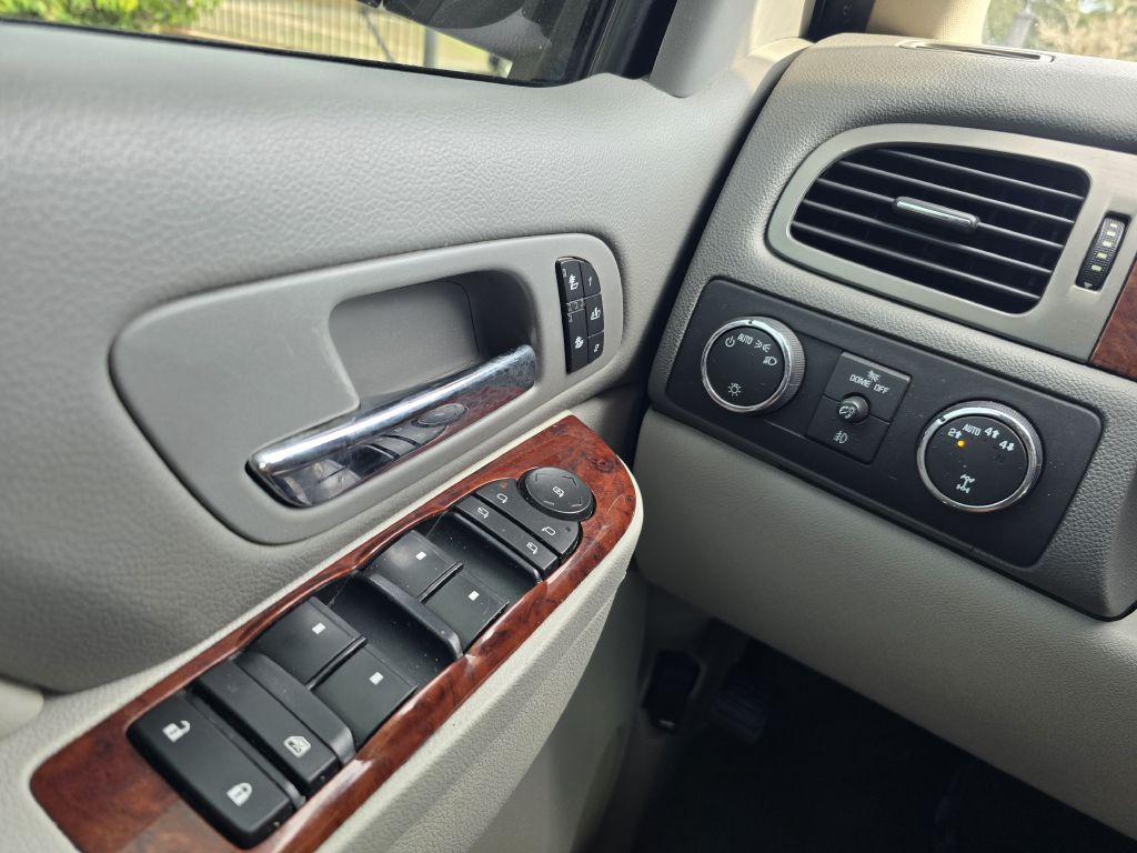 Photo 16 of this GMC SIERRA