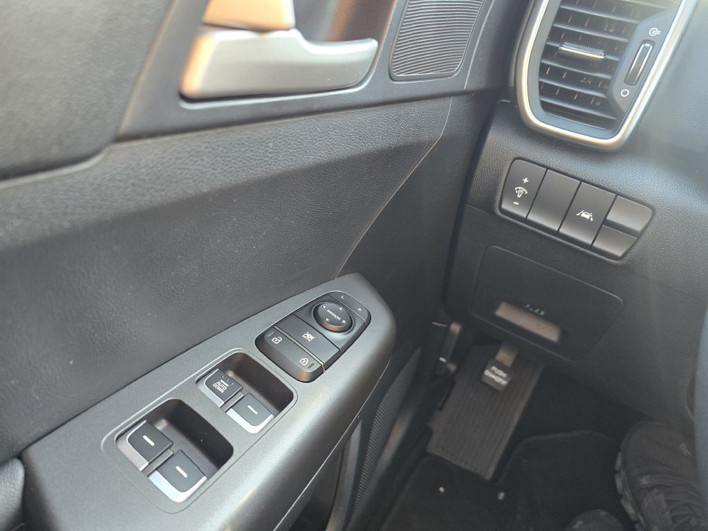 Photo 16 of this KIA SPORTAGE