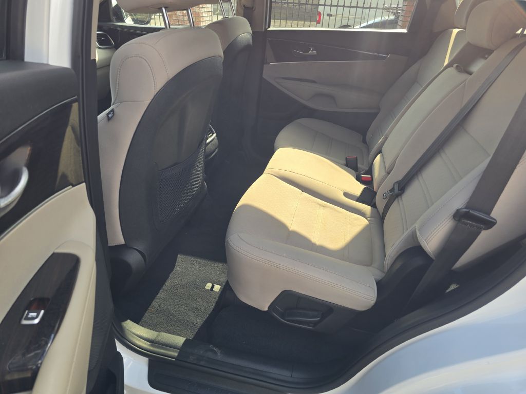 Photo 8 of this KIA SORENTO