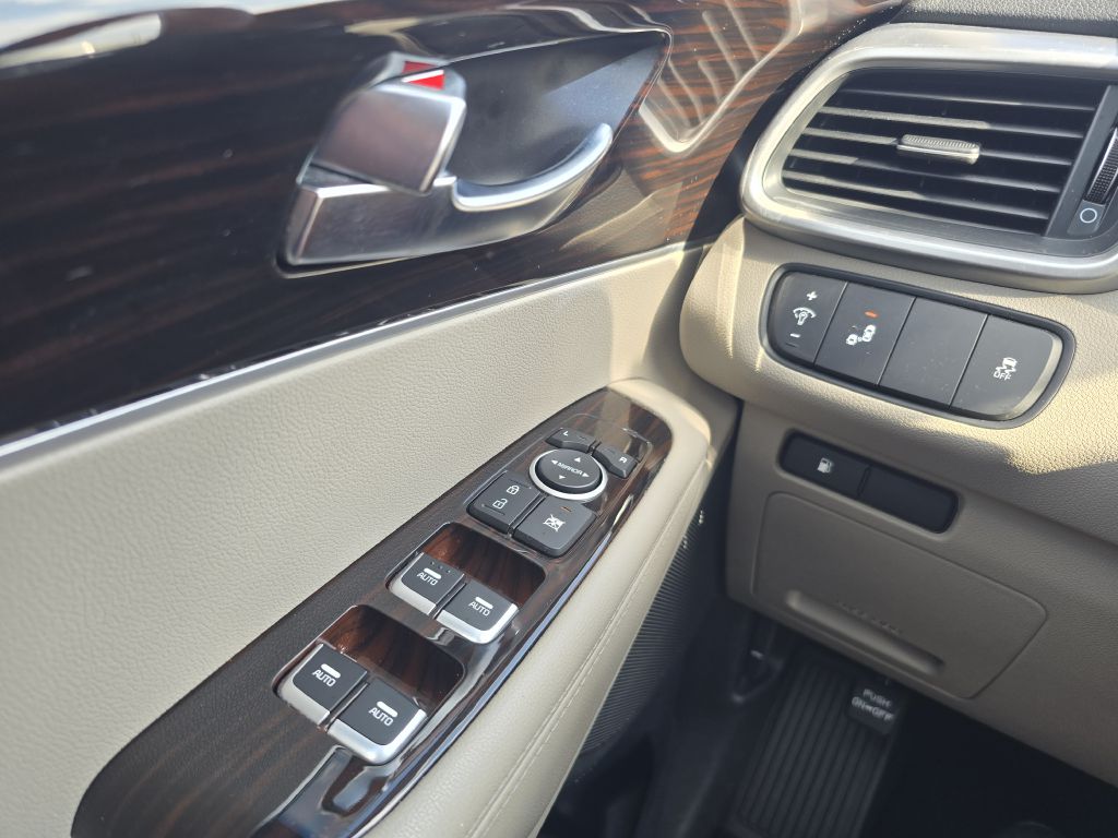 Photo 18 of this KIA SORENTO