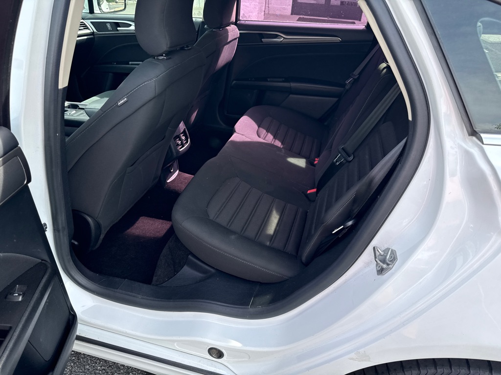 Photo 8 of this FORD FUSION