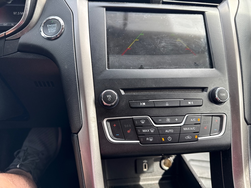 Photo 12 of this FORD FUSION
