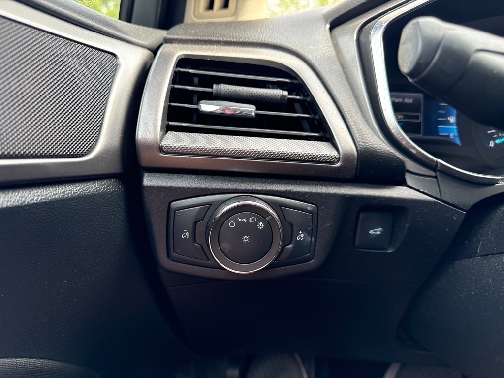 Photo 15 of this FORD FUSION