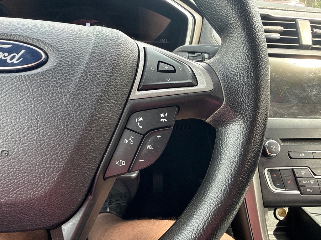Photo 13 of this FORD FUSION