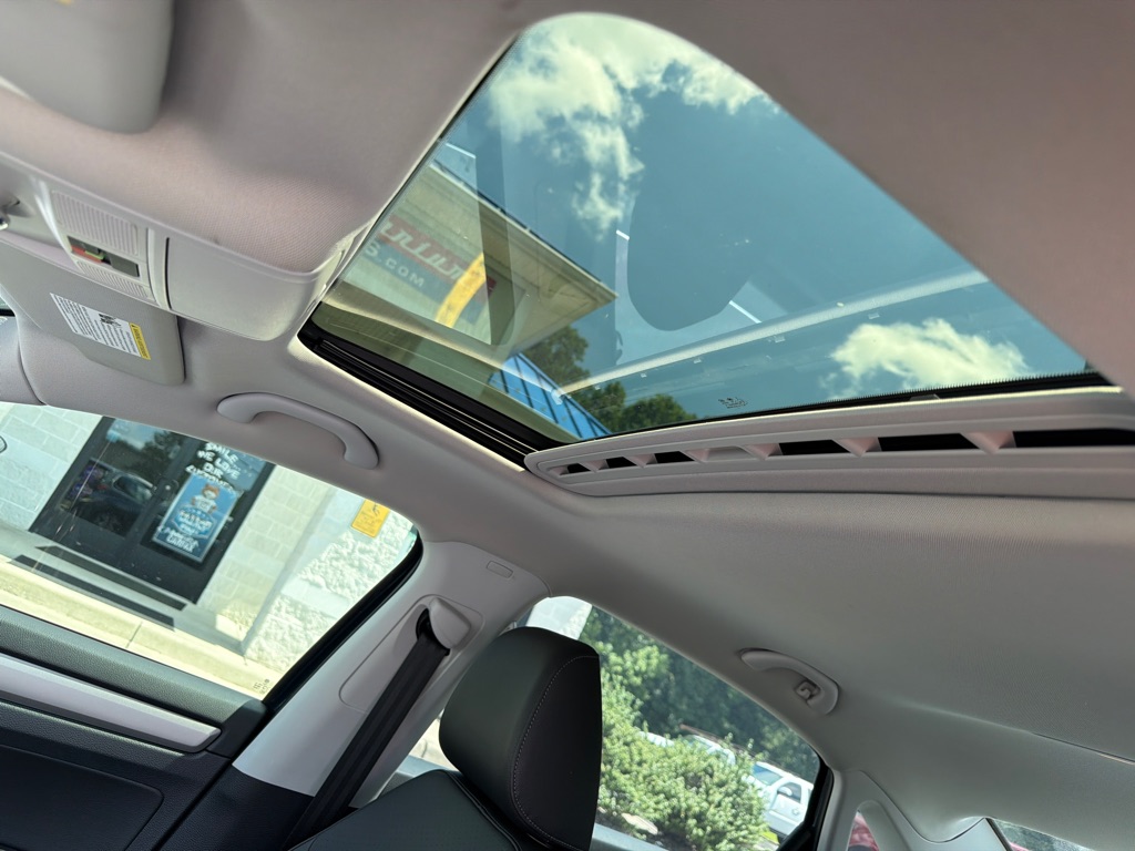 Photo 9 of this VOLKSWAGEN PASSAT