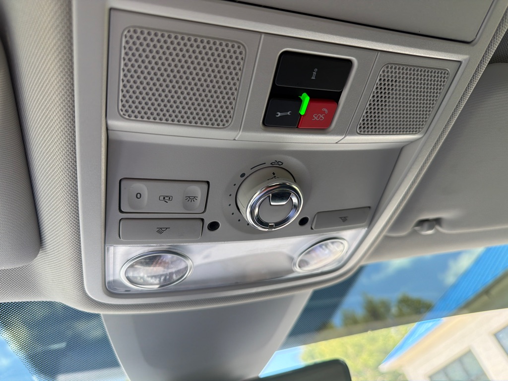 Photo 18 of this VOLKSWAGEN PASSAT
