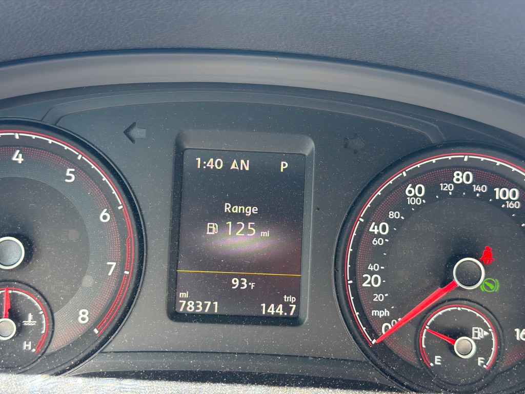 Photo 10 of this VOLKSWAGEN PASSAT