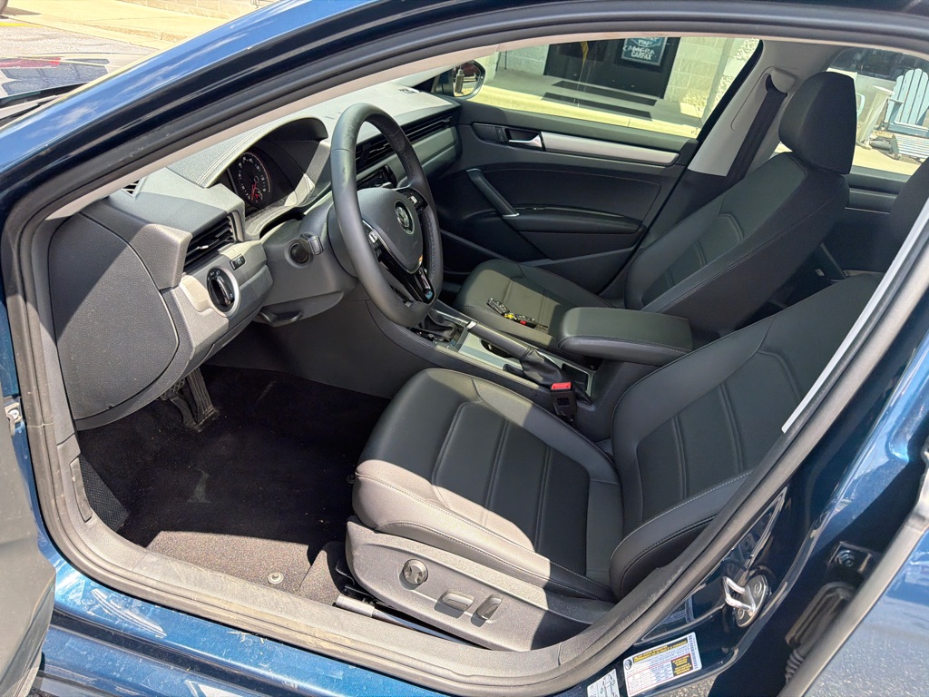Photo 7 of this VOLKSWAGEN PASSAT