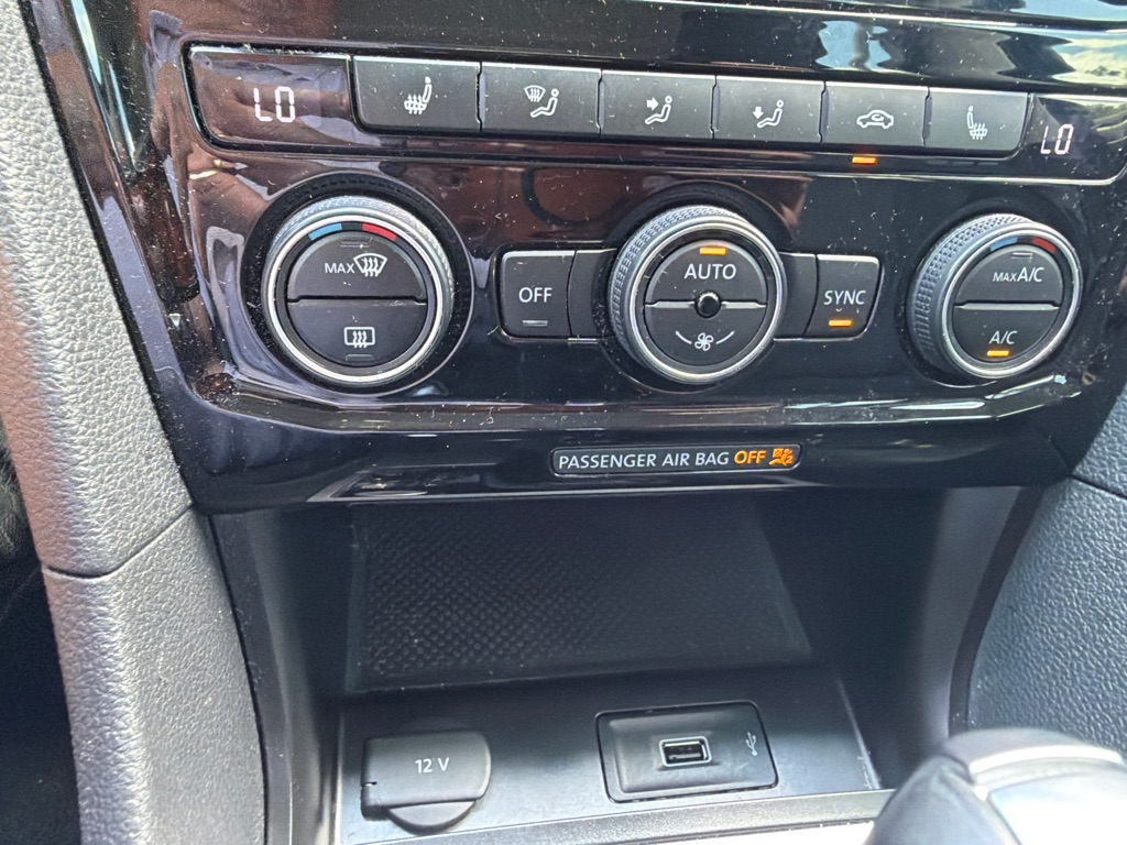 Photo 13 of this VOLKSWAGEN PASSAT