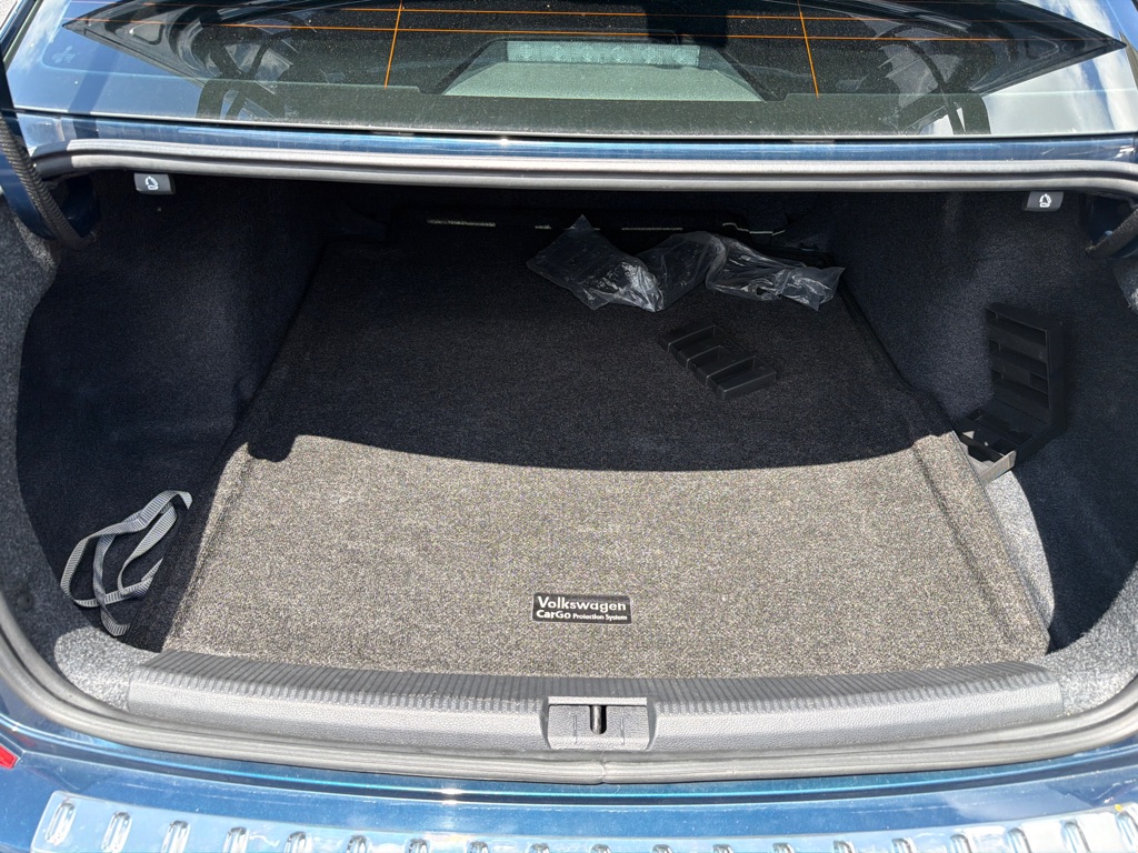 Photo 6 of this VOLKSWAGEN PASSAT
