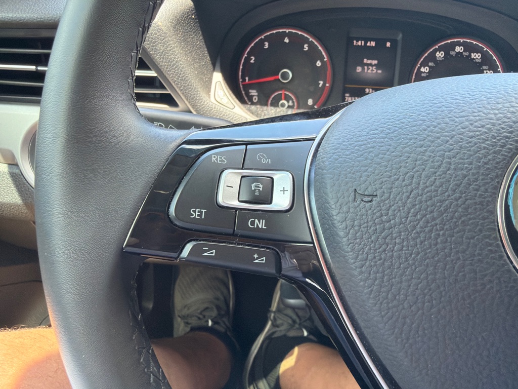 Photo 16 of this VOLKSWAGEN PASSAT