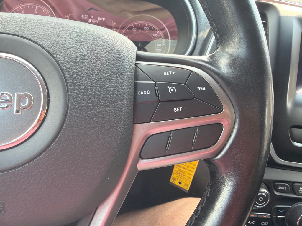 Photo 13 of this JEEP CHEROKEE
