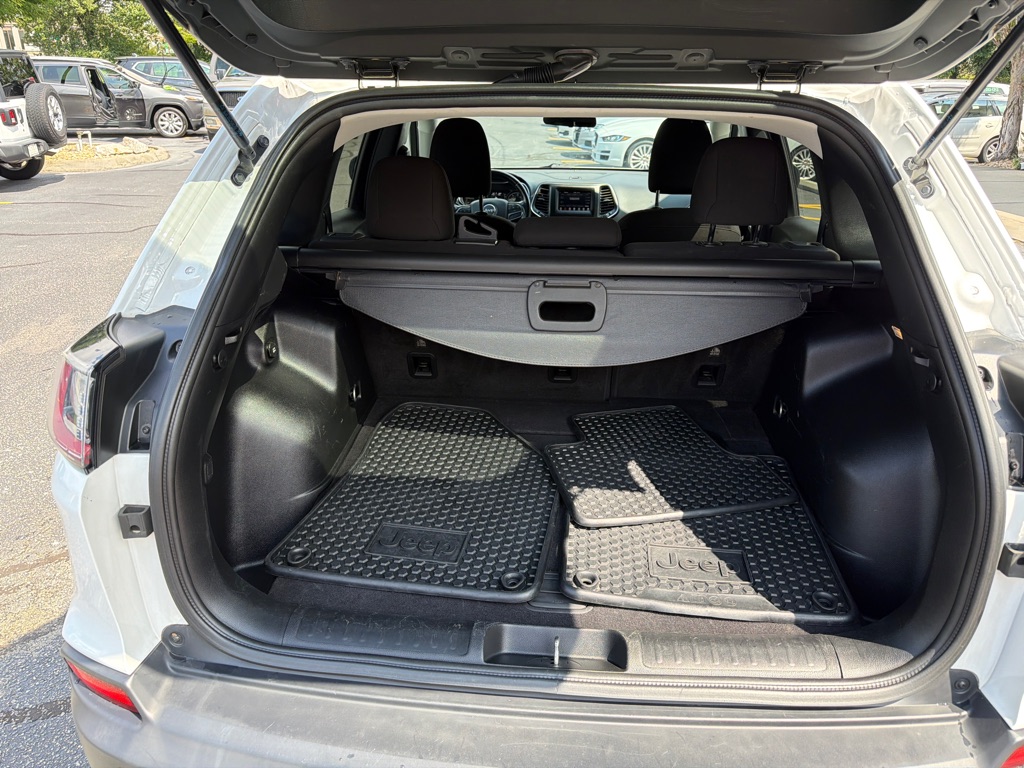 Photo 6 of this JEEP CHEROKEE