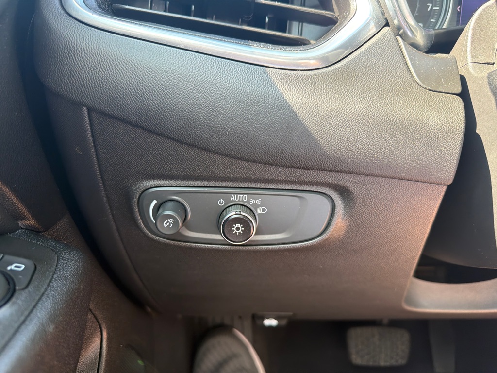 Photo 14 of this CHEVROLET EQUINOX