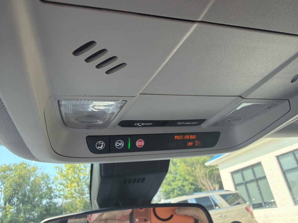 Photo 15 of this CHEVROLET EQUINOX
