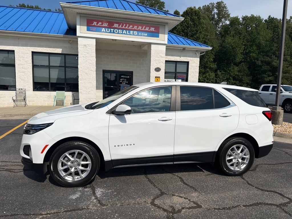 Photo 2 of this CHEVROLET EQUINOX