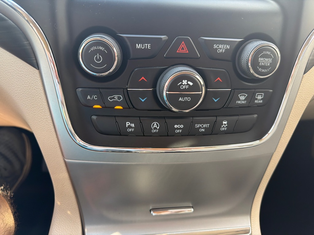 Photo 13 of this JEEP GRAND CHEROKEE