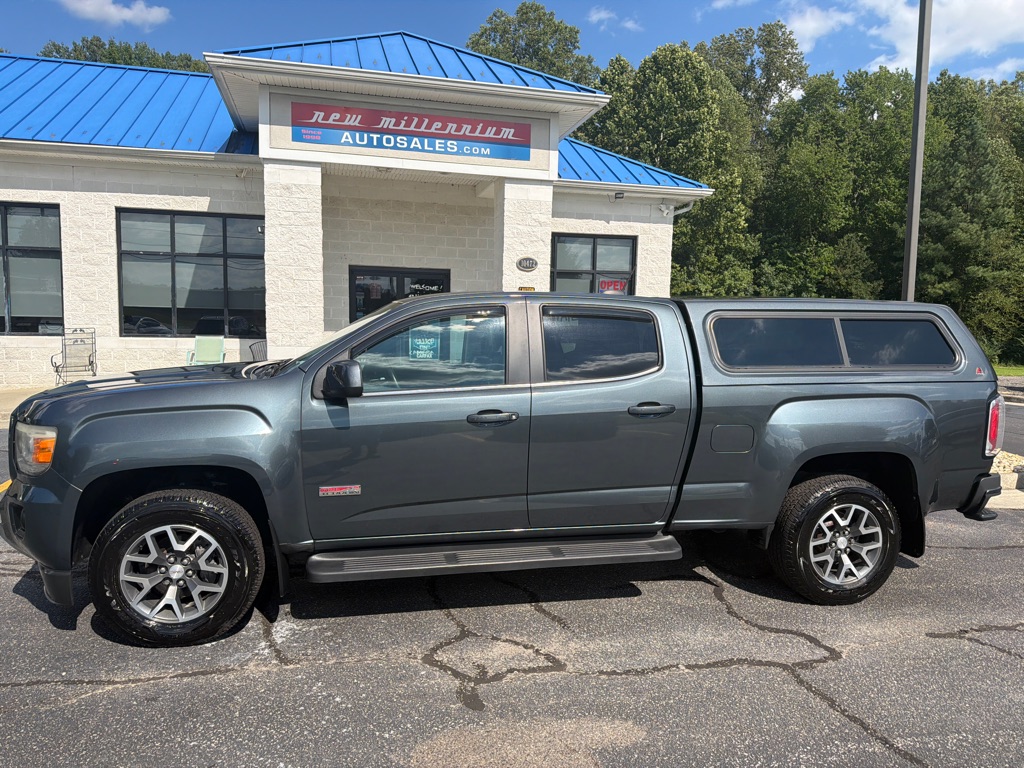 Photo 2 of this GMC CANYON