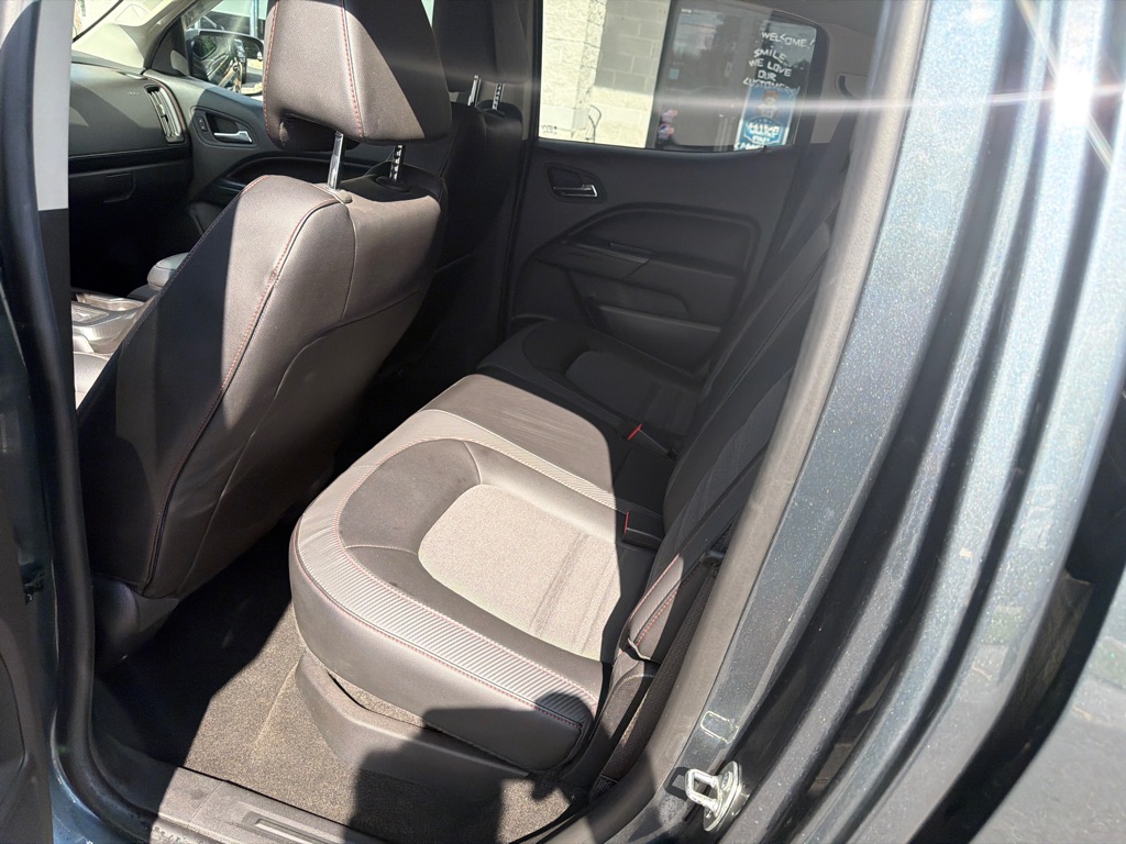 Photo 7 of this GMC CANYON
