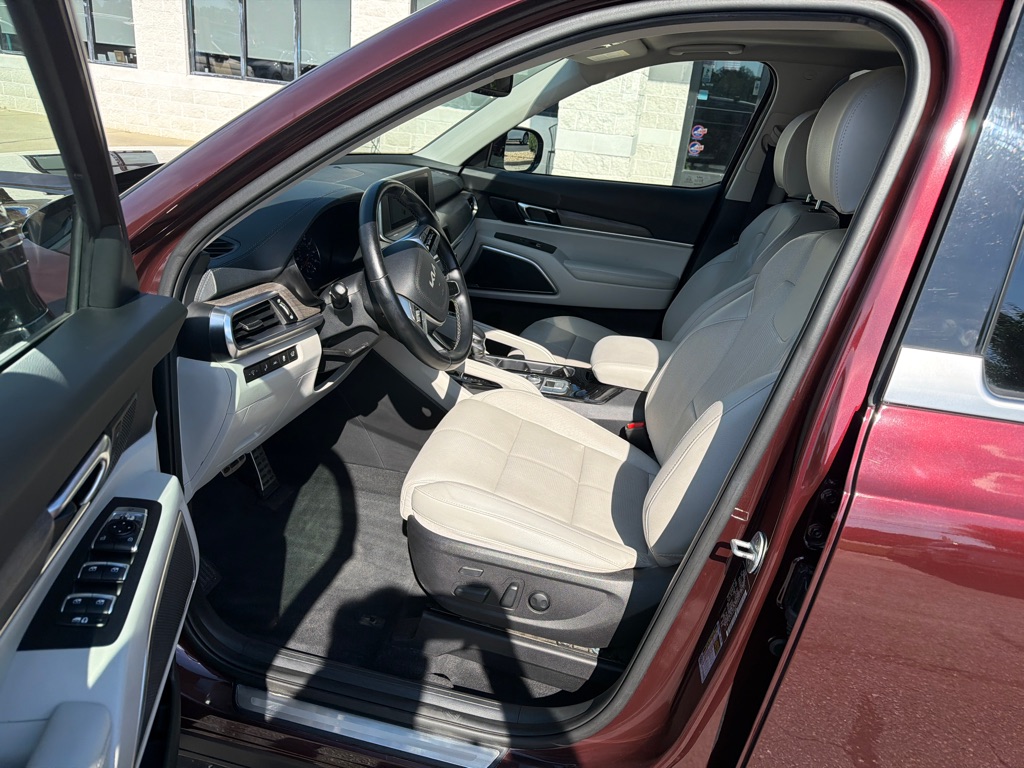 Photo 8 of this KIA TELLURIDE