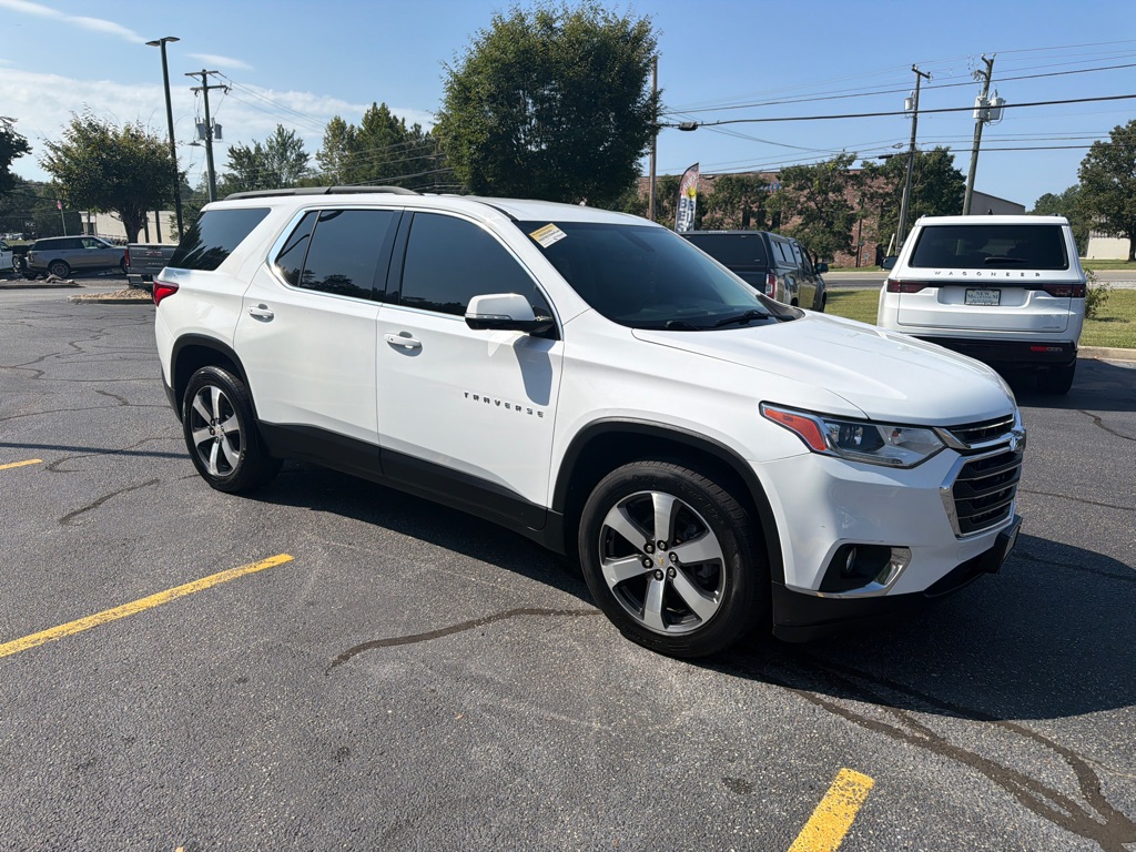 Photo 4 of this CHEVROLET TRAVERSE