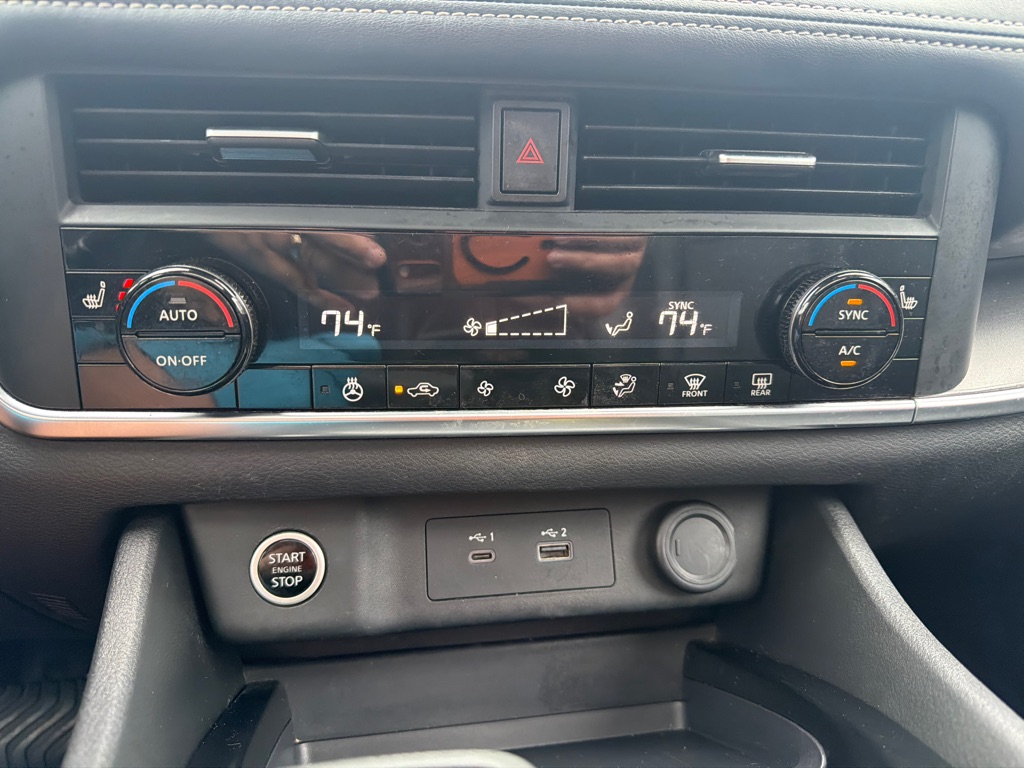Photo 13 of this NISSAN ROGUE