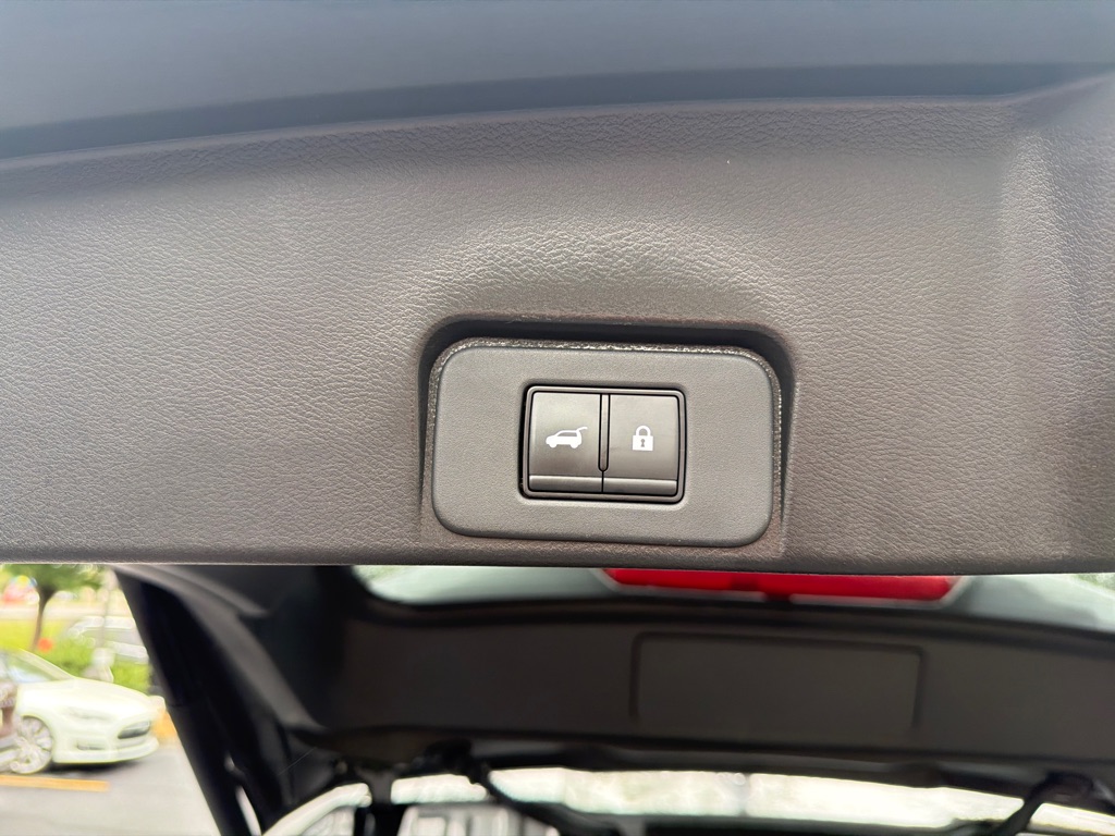 Photo 7 of this NISSAN ROGUE