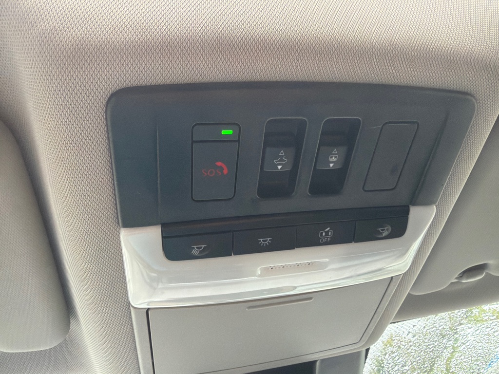 Photo 18 of this NISSAN ROGUE