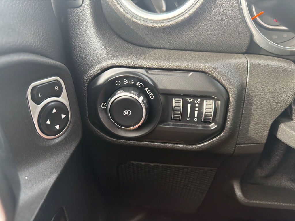Photo 17 of this JEEP WRANGLER UNLIMI
